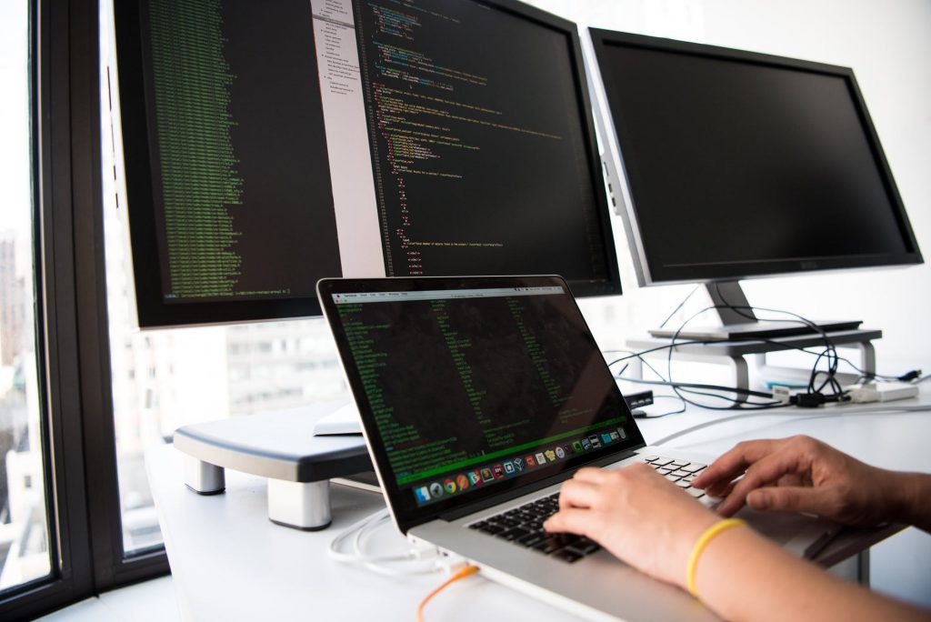 What Are The 5 Major Differences Between Cloud Hosting And Dedicated Server 1 What Are The 5 Major Differences Between Cloud Hosting And Dedicated Server 1